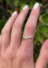 Load and play video in Gallery viewer, Crisscross Diamond Ring